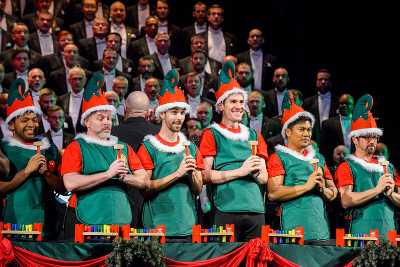Los HOLIGAYS del coro de hombres gay de San Francisco están aquí … ¡OTRA VEZ!